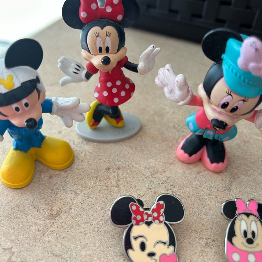 Disney bundle - Picture 3 of 5